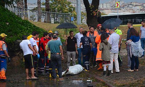 İstanbul Sular Altında: Ulaşım Felç, Bir Kişi Hayatını Kaybetti