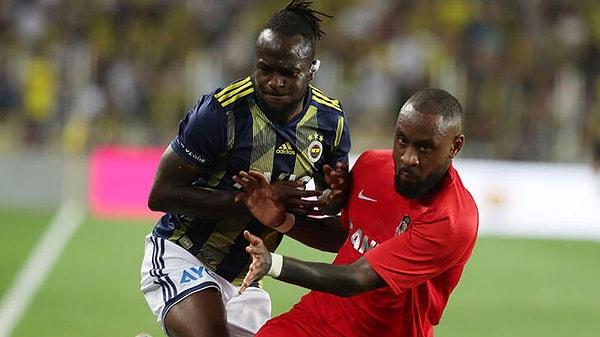 Fenerbahçe, 12. dakikada bir kez daha penaltı kazandı. Moses'ın vuruşunu Günay çıkardı ve penaltı kaçtı.