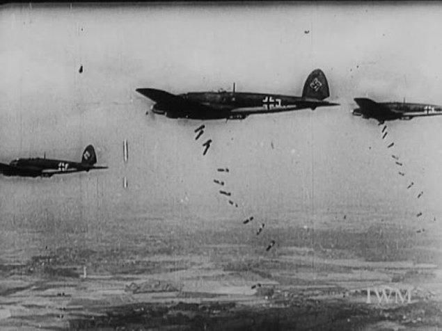 1940 - Alman savaş uçakları Londra'yı bombalamaya başladı.