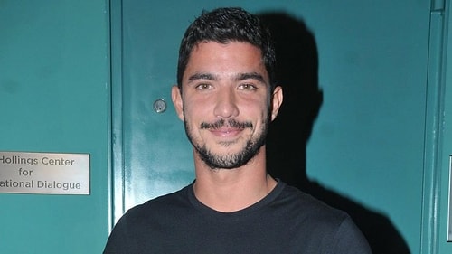Şimdi de aşk acılarını bir kenara bırakıp hayatlarına tam gaz devam eden Kaan Yıldırım ve Demet Özdemir'in aşk yaşadıkları iddia ediliyor. İddia da olsa buna yılın aşk bombası diyebiliriz.