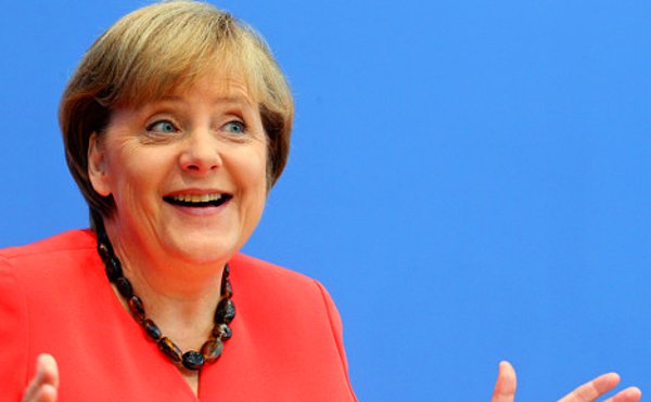 Son olarak da Almanya Başbakanı Merkel bile bu şakaya katıldı. 2012 yılında Berlin’de yaptığı bir konuşmada, Bielefeld’deki bir etkinliğe katıldığını hatırlatan Merkel, “Bu durumda, var” dedi.