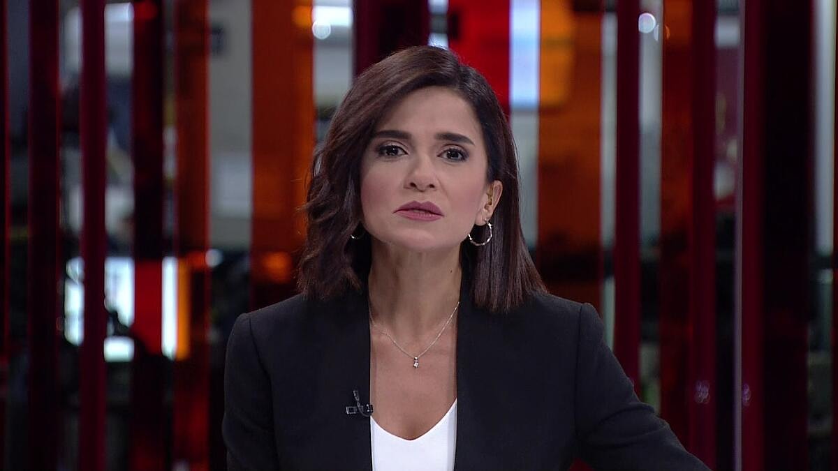 Emine Bulut Haberini Sunan Cnn Turk Spikeri Gozyaslarini Tutamadi