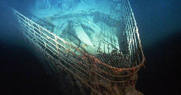 Gemideki 2 bin 223 kişiden 1517'si hayatını kaybetti. Titanik'te Amerikalı işadamı Benjamin Guggenheim, İngiliz gazeteci William Thomas Stead, Macy's'in ortağı Isidor Straus ve eşi Ida da bulunuyordu.