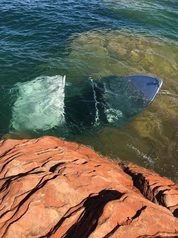 5. "Лодка моего отца, когда мы пришли покататься на ней второй раз после покупки. Еще и на мой др!"