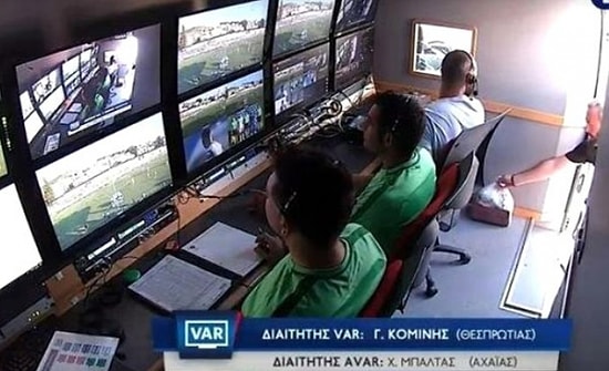 Yunanistan'da Kameralar VAR Odasını Gösterdiği Sırada Odaya Dürüm Siparişi Geldi!