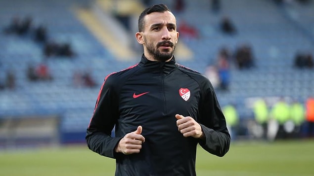 Adı Galatasaray ve Trabzonspor ile çokça anılsa da bonservisi kendi elinde olan Topal, Başakşehir ile 2 yıllığına anlaşmaya vardı.