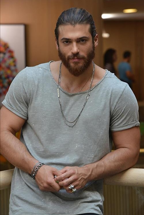 2 yıldır arka arkaya anketin birincisi seçilen Jensen Ackles'ı, bu sene Can Yaman büyük bir farkla geçmiş gibi görünüyor.