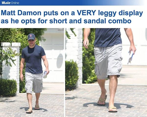 6. "Matt Damon, sandaletleriyle kombinlediği şortuyla uzun bacaklarını sergiliyor."