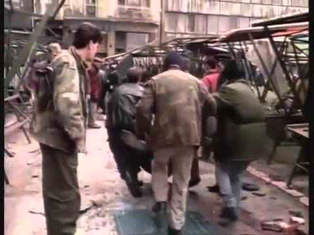 1995 - Markale Katliamı: 37 kişi öldü, 90 kişi de yaralandı. Bu olay, NATO askeri müdahalesine gerekçe oldu.