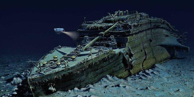 1985 - Amerikalı denizbilimci Robert Ballard ve ekibi RMS Titanic'in enkazını Atlas Okyanusu'nun 4000 metre derinliğinde iki parça halinde buldu.