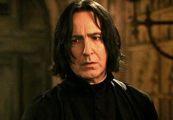 17. Snapeism olarak adlandırılan bir din bulunuyor. Snape ile bağlantısı olan kadınlar yani Snapewives ya da Snapeistsler, Snape ile romantik ilişki içinde oluyorlar ve onu rehber olarak görüyorlar.