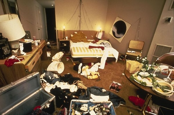 11. Гостиничный номер Дэвида Ли Рота во время тура Ван Хален 1982 года