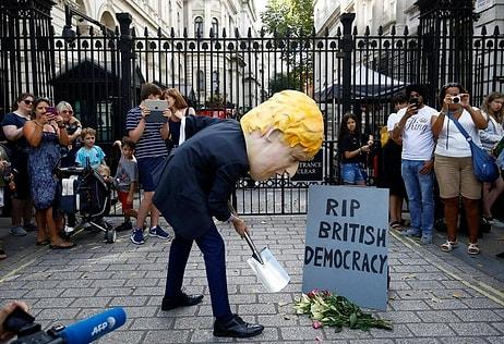 Muhalefet 'Britanya Usulü Darbe' Dedi: İngiltere’de Kraliçe, Hükümetin Talebiyle Parlamento'nun Askıya Alınmasını Onayladı