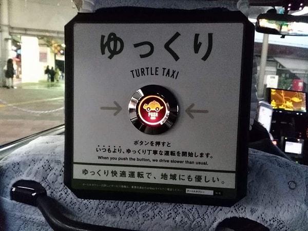 9. Japonya'da bazı taksilerde, sürücünün yavaşlamasını istediğinizde basabileceğiniz özel bir düğme var.