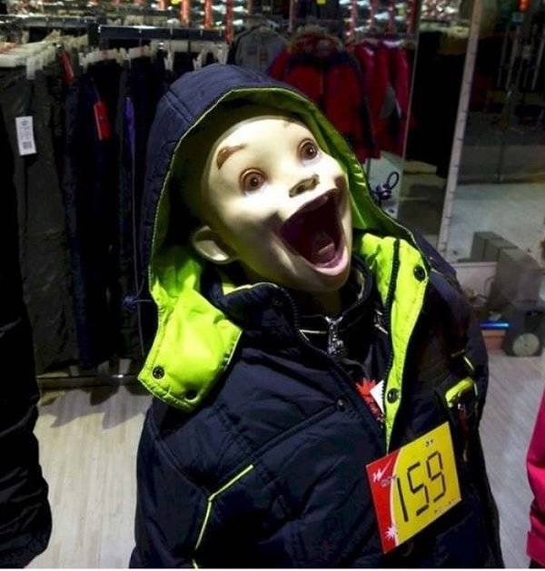 3. Не хотелось бы встретить этого радостного манекена ночью...