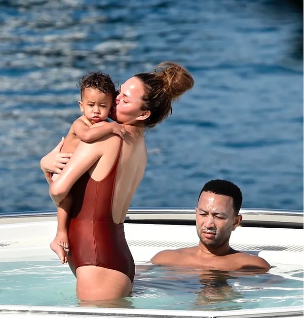 Этим летом она красиво поставила на место хейтеров, которые высмеяли ее «плоскую задницу»