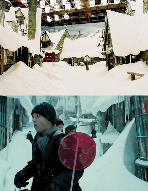 17. Hiç şüphesiz hepimizin kışı geçirmek istediği Hogsmeade seti ise görsel efekt olmadan bile muhteşem! ❄️