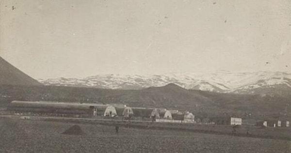 23. Cumhuriyet döneminde Türk havacılık tarihinin ilk uçak fabrikası Erciyes Dağı'nın eteklerinde kuruldu. Kayseri, 1926.