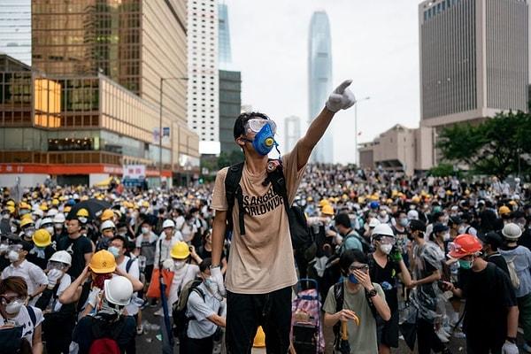 Hükümet, yasa tasarısının 'bir cinayet zanlısının Tayvan'a iadesini kolaylaştırmak' için gerektiğini savunurken, muhalifler ise bu düzenlemenin özgürlükleri kısıtlayacağını ifade ediyordu.