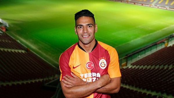 Cimbom ligde şampiyon olursa Falcao 200 bin euro daha alacak. UEFA Avrupa kupasında şampiyon olması halinde ise 700 bin euro kazanacak.