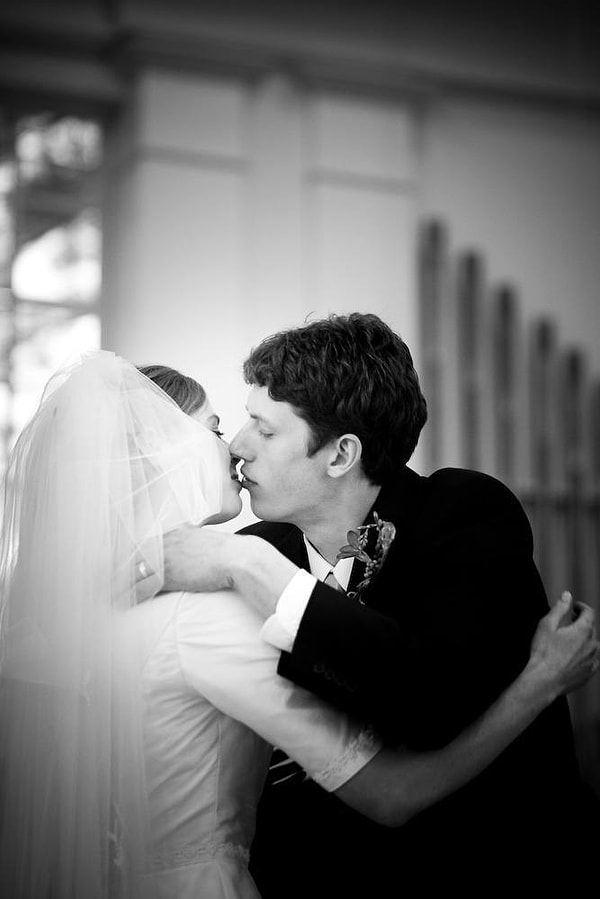 2. Поцелуй, который "вроде трогательный, но не совсем"