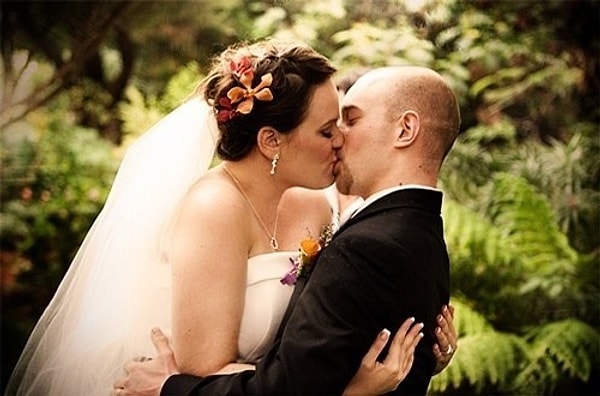 7. Поцелуй "Кому-то не терпится остаться наедине"...