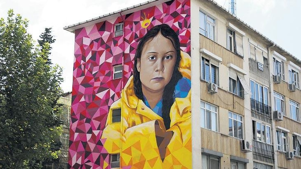 İklim Aktivisti Thunberg'in Portresi, Kadıköy'de Bir Binanın Duvarına Resmedildi