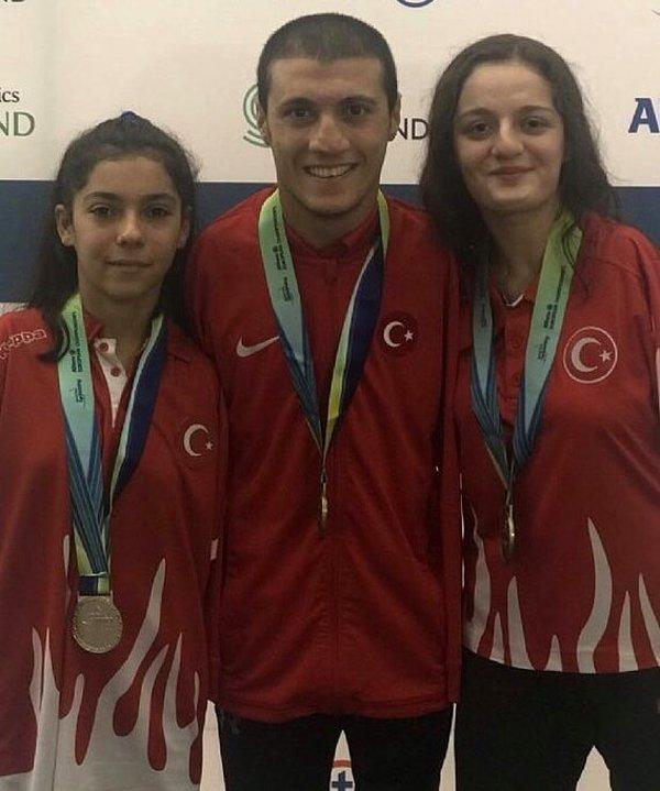 İngiltere'nin başkenti Londra'da düzenlenen şampiyonada, Sümeyye Boyacı, Sevilay Öztürk ve Beytullah Eroğlu, 50 metre sırtüstü finallerinde mücadele etti.