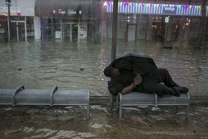 Методы борьбы с бездомными заставляют поражаться жестокости нашего общества
