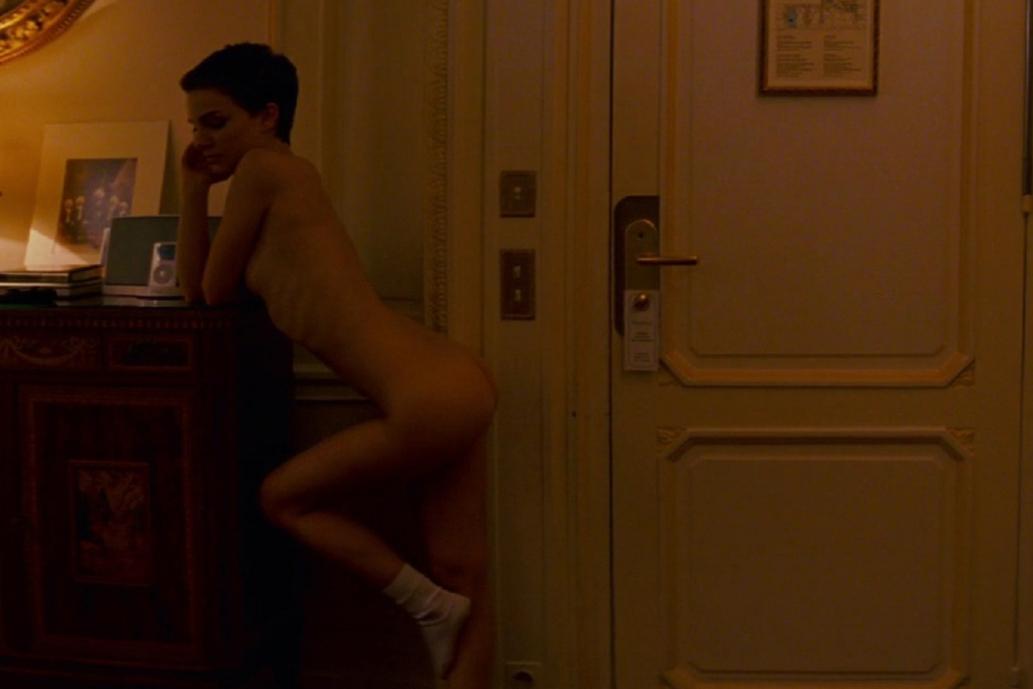 Natalie portman nude thor the dark world poster naked photo shoot