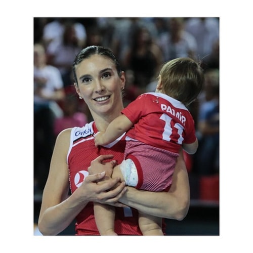 Kısa bir süre voleybola ara verip Avrupa Kadınlar Voleybol Şampiyonasında milli takımımıza dönerek, takımımıza olan katkılarıyla tecrübesini konuşturdu.