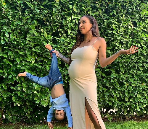 5.5 aylık hamileyken antreman esnasında çekilen fotoğrafı ile adından çokça söz ettiren futbolcu Sydney Leroux, çocukları ile yaptığı instagram paylaşımlarıyla da tebessüm ettiriyor.