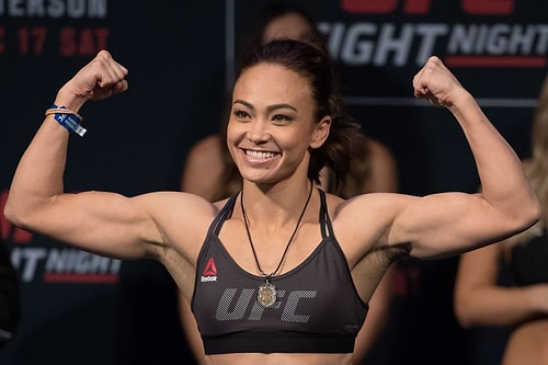 Amerikan karma dövüş sanatçısı Michelle Waterson, anneliğine kızına rol model olarak devam ediyor.