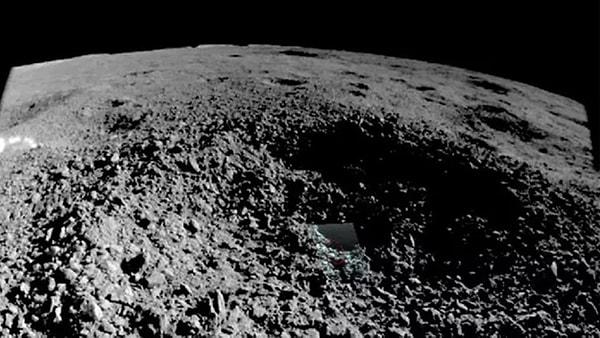 İşte Çin'in Ay'a gönderdiği Yutu-2 aracından bizlere ulaşan o fotoğraf!