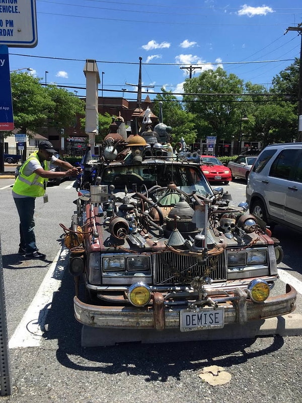 2. Искатель сокровищ решил устроить распродажу найденного