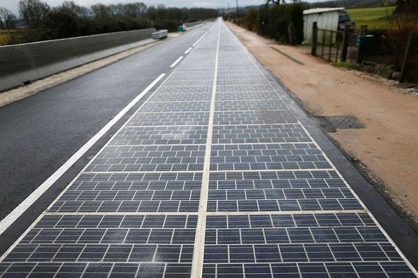 11. Yollar güneş panellerinden inşa edilebilir. Hatta yenilenebilir bir enerji kaynağı sağlamak amacıyla bu yollar Hollanda'da deneniyor.