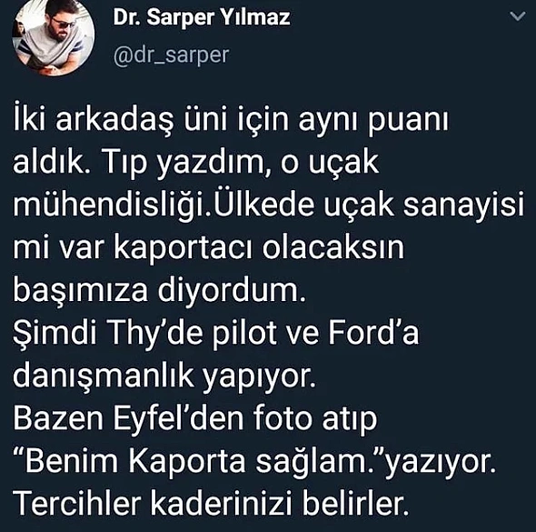 Büyük harflerle yazılı.
