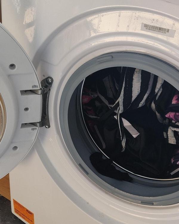 12. "Bir tane çorap mutlaka çamaşır makinesinin kapağına takılıyor...her zaman..."
