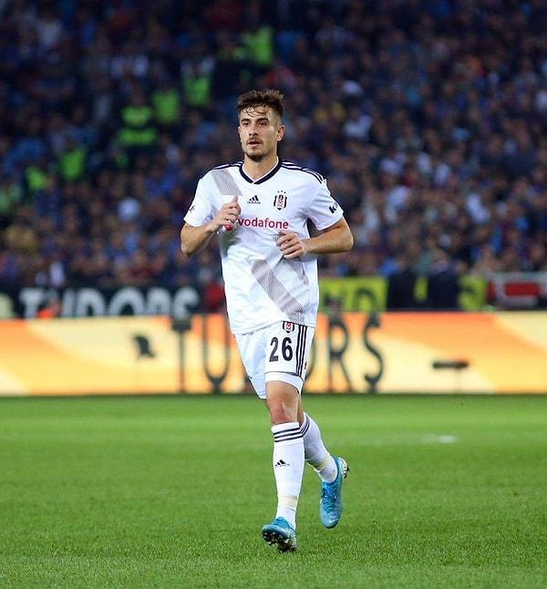 Dakikalar 31'i gösterirken Trabzonspor'da rakip ceza sahasının sol çaprazından kazanılan serbest vuruşu Jose Sosa kullandı. Arjantinli yıldızın içeri kestiği topu Dorukhan Toköz ters bir kafa vuruşuyla kendi filelerine yolladı ve ev sahibi bu golle öne geçti.