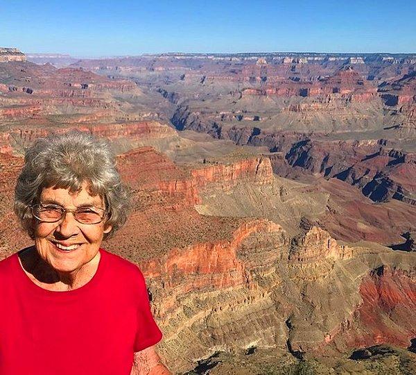 15. 89 yaşındaki bu teyzemiz ise Amerika'daki 61 ulusal parkın hepsini geziyor!