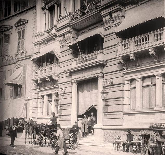 Hotel Bristol - Pera Müzesi. İstanbul, 1925.