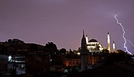 Gökyüzü Şimşeklerle Aydınlandı: İstanbul'da Kuvvetli Fırtına ve Sağanak