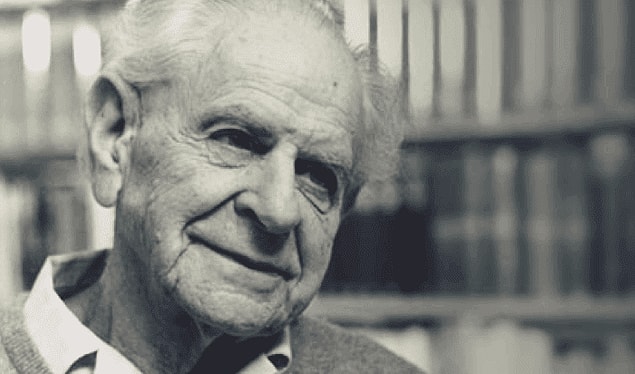 1937 yılında Karl Popper, korkunç bir olayın tam ortasında kalır. İngiltere'de eğitim verdiği yıllarda bir grup yaşadığı yeri gizliden gizliye talan etmeye başlar.