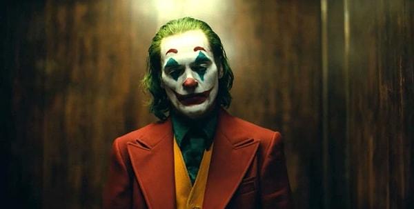 17. Joker'i geçmişte canlandıran çoğu oyuncu, karakteri canlandırırken gerçekte de karamsar bir hale gelse de, Phoenix böyle bir deneyim yaşamadığını söyledi.