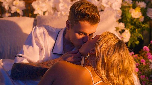 Justin Bieber, '10,000 Hours' isimli yeni şarkısının videosunda ilk defa eşiyle birlikte kamera karşısına geçti.