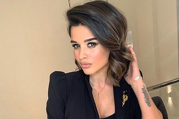 Российская телезвезда осудила подобный подход Шарлиз Терон и других голливудских мамочек, которые придерживаются похожего мнения.