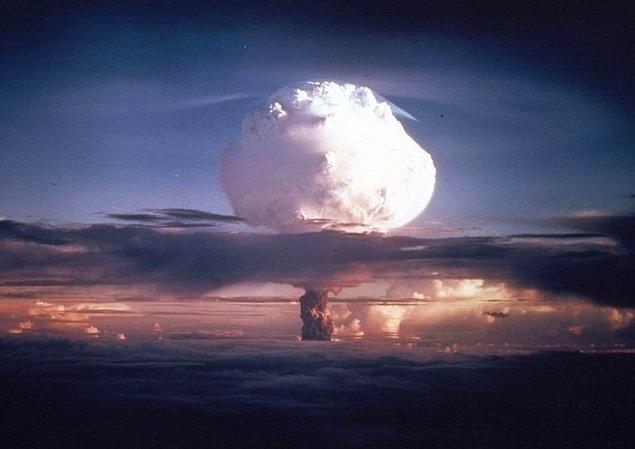 2006 - Kuzey Kore nükleer bir deneme yaptığını açıkladı.