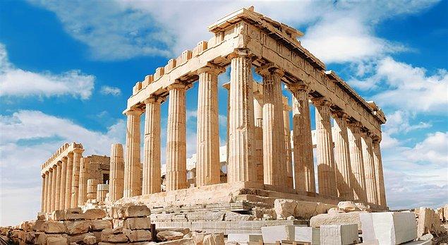 1. Batı kültürünü doğuran, yasalardan politikaya, atletizmden mimarlığa kadar silinmeyecek bir iz bırakan Antik Yunan'ın, bizlere bıraktığı 2500 yıllık Yunan mimarisinin zirvesi Parthenon Tapınağı belki de en değerli miraslardan biri.
