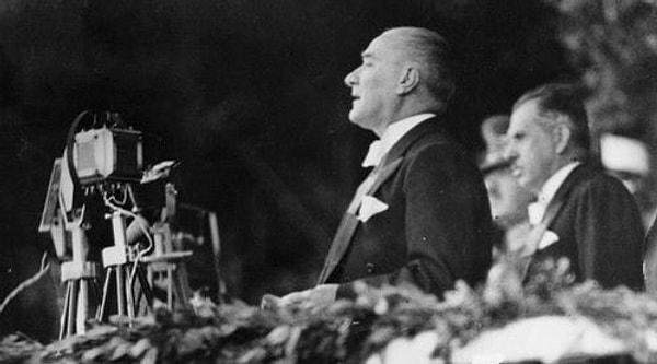Cumhuriyet Bayramı dendiğinde herkesin aklına ilk gelen kutlamaların başında 29 Ekim 1933 geliyor. Cumhuriyet'in 10. yılına 10. Yıl Marşı ve Atatürk'ün büyük nutku damgasını vurmuştu.