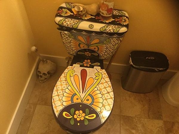 3. "Anneannemin Meksika'dan gelen elle boyanmış tuvaleti."